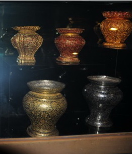 Picture 13 : The spittoon at the Pavilion of Regalia, Royal Decorations and Coins.