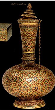 Picture 14 : The enameled-gold long-necked water pitcher at the Palace of Fontainebleu, France.