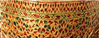Picture 27 : Hibiscus design with technique of engraving and enameling the engraved areas of royal paraphernalia at the Pavilion of Regalia, Royal Decorations and Coins. 