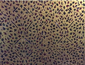 Picture 28 : Hibiscus and its leaves design with technique of engraving on a door panel, at the Boromnivas temple.