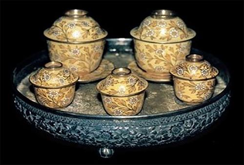 Chakri Porcelain: Imported Benjarong ware and gold-painted porcelain