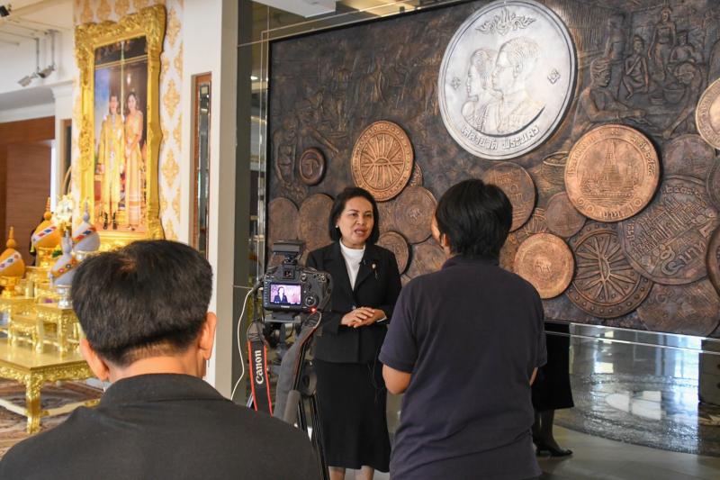 นางวรนุช ภู่อิ่ม ที่ปรึกษาด้านการบริหารเหรียญกษาปณ์และทรัพย์สินมีค่า ถ่ายทำและให้สัมภาษณ์รายการทางช่องไทยรัฐทีวี ช่อง 32 ณ พิพิธภัณฑ์เหรียญกษาปณานุรักษ์