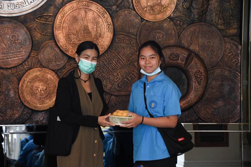 นักเรียนและครูโรงเรียนนครนนท์วิทยา ๒ เข้าชมพิพิธภัณฑ์เหรียญกษาปณานุรักษ์