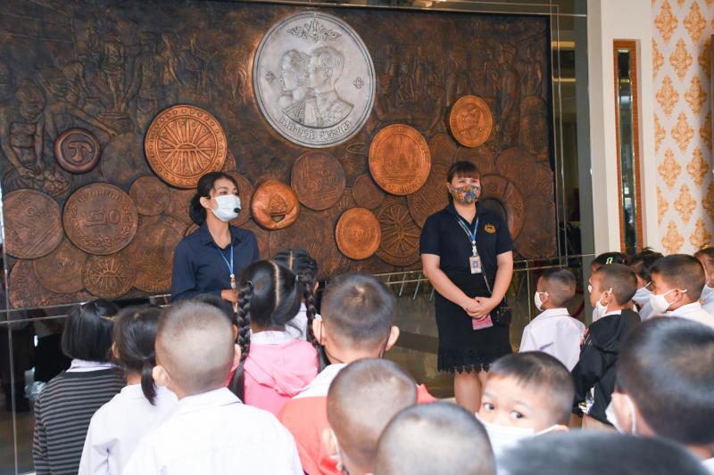 นักเรียนและครูโรงเรียนนครนนท์วิทยา ๑ เข้าชมพิพิธภัณฑ์เหรียญกษาปณานุรักษ์