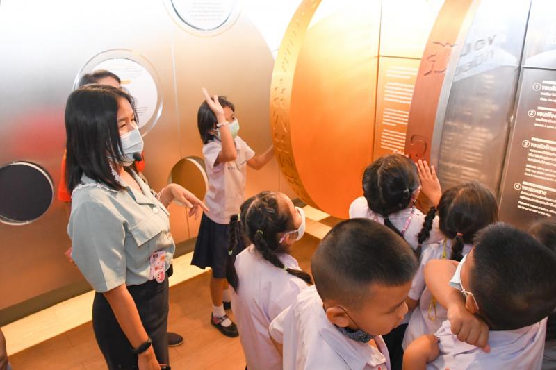 นักเรียนและครูโรงเรียนนครนนท์วิทยา ๑ เข้าชมพิพิธภัณฑ์เหรียญกษาปณานุรักษ์