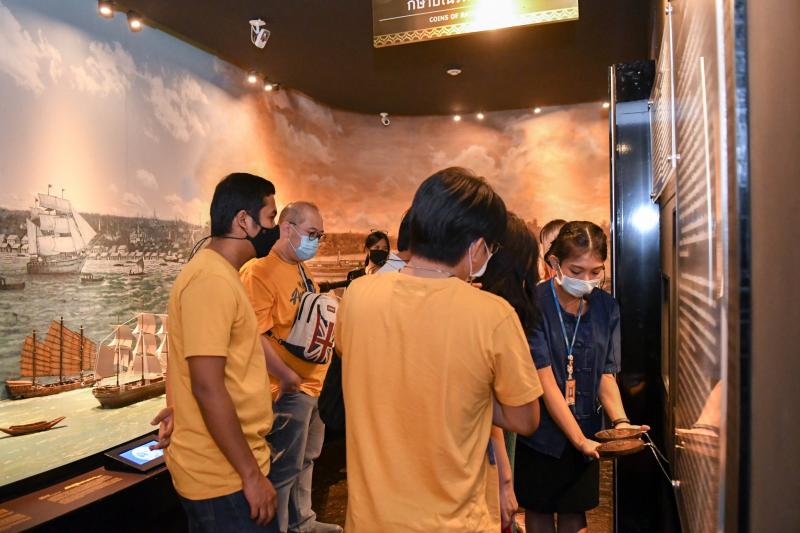 พนักงานบริษัท อยุธยา แคปปิตอล เซอร์วิสเซส จำกัด เข้าชมพิพิธภัณฑ์เหรียญกษาปณานุรักษ์