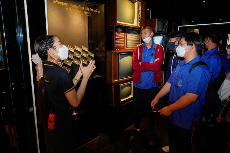 คณะครูและนักเรียน โรงเรียนเบญจมราชูทิศ ราชบุรี เข้าเยี่ยมชมพิพิธภัณฑ์เหรียญกษาปณานุรักษ์