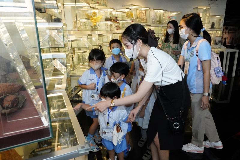 คณะครูและนักเรียนโรงเรียนอนุบาลบ้านวาดฝันและเนิร์สเซอรี่เข้าชมพิพิธภัณฑ์เหรียญกษาปณานุรักษ์