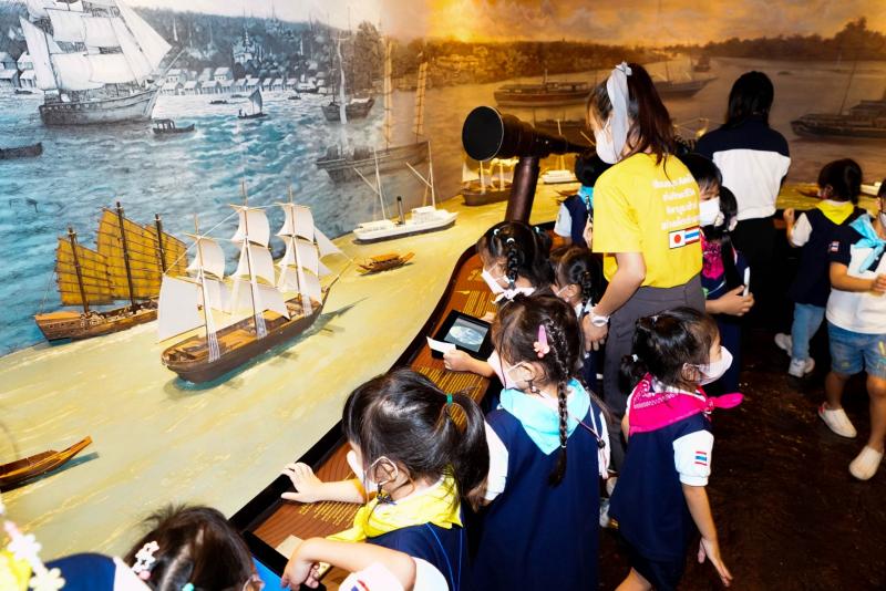 คณะครูและนักเรียนจากศูนย์พัฒนาเด็กปฐมวัยนานาชาติคิตามูระเฮ้าส์ เข้าเยี่ยมชมพิพิธภัณฑ์เหรียญกษาปณานุรักษ์