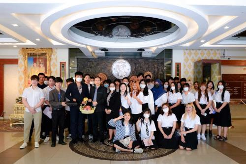 คณะอาจารย์และนักศึกษาจากมหาวิทยาลัยหอการค้าไทยเข้าเยี่ยมชมพิพิธภัณฑ์เ้หรียญกษาปณานุรักษ์